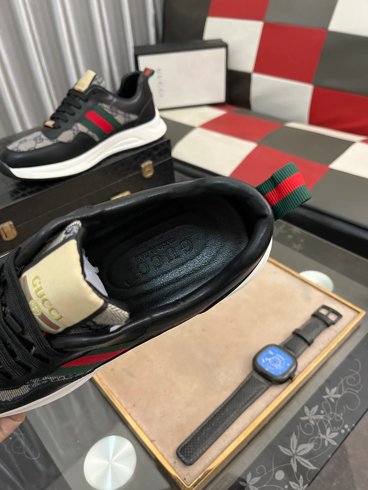 Men's shoes💰420⌚️⌚️[GUCCI] Gucci men's casual shoes are absolutely popular🔥The ultimate matching item for trendy men! The charm of super texture is unstoppable. This is the main recommendation. The upper is made of high-quality cowhide, with pig lining feet and wear-resistant rubber sole. It is noble and elegant! Extremely comfortable🎁🎁You can be as handsome as you want💪 Size 38-44! 2️⃣colors available